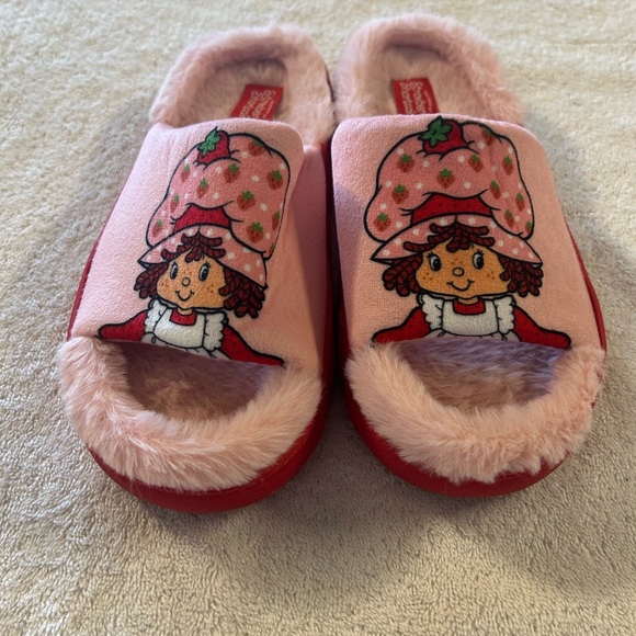 Strawberry Shortcake Pink Fluffy Slippers Women’s Size 7 - Picture 1 of 6